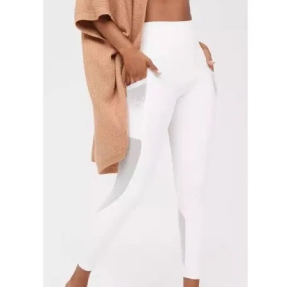 CUTE AERIE LEGGINGS